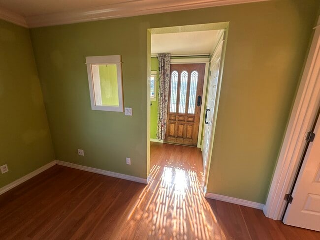 Building Photo - 701 S 59th St