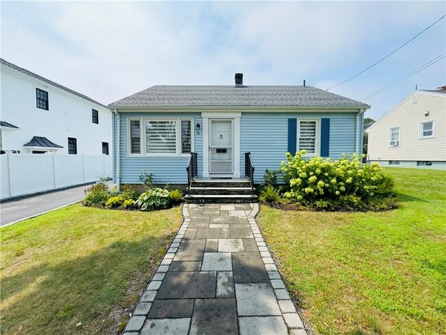 Primary Photo - 5 Holten Ave