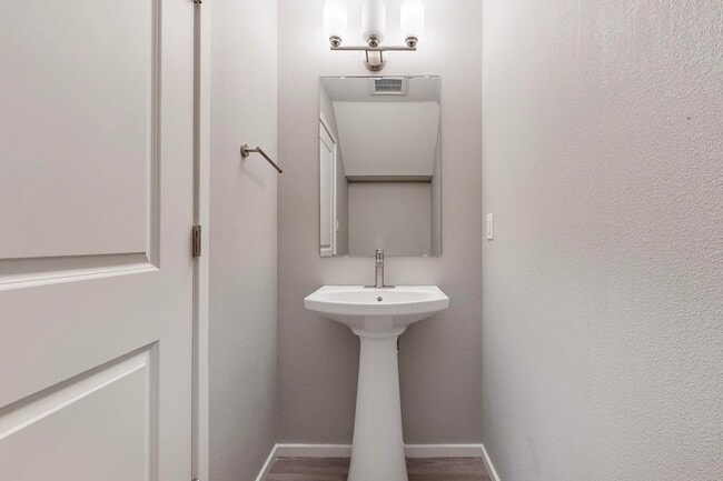 Building Photo - New Townhouse NE Heights 2/bedroom 1.5/bath 1/CG
