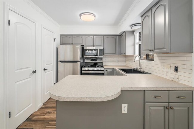 Building Photo - 204 Northwest Dr