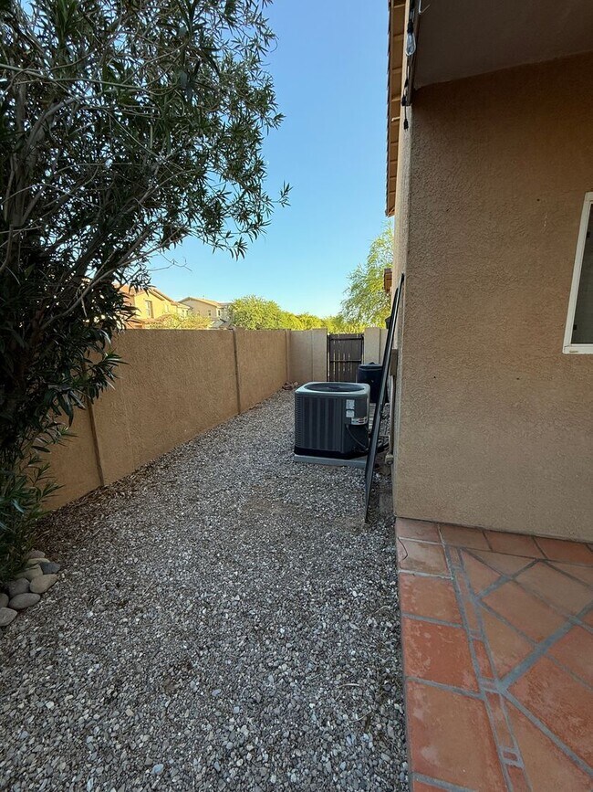 Building Photo - Beautiful 3-bed, 2-bath corner lot home in the desirable Riverhaven Community