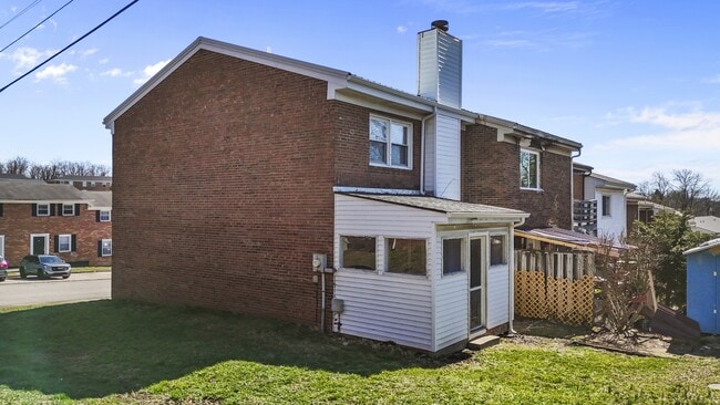 Building Photo - 1658 Foxhaven Dr