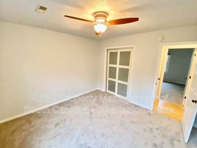 Building Photo - 7648 Hillview Ln