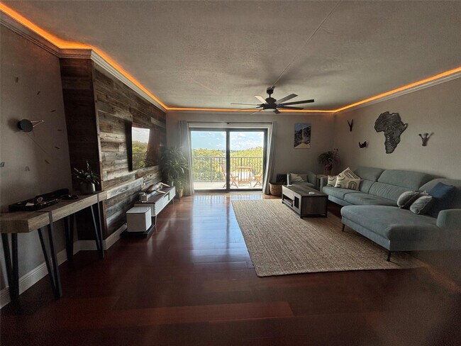 Building Photo - 900 River Reach Dr