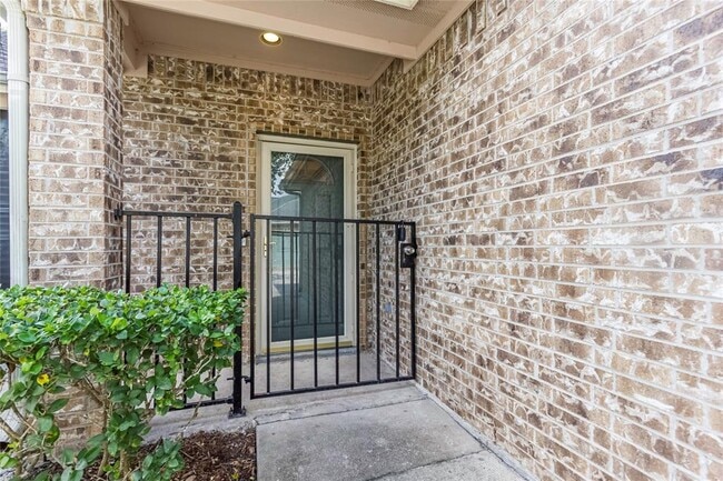 Building Photo - 725 Cedarwood Dr