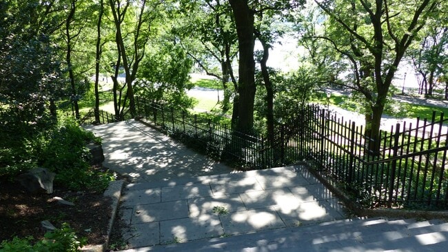 Building Photo - Super Sunny 1 BD, Panoramic Windows, Gut Renovated Granite Kitchen & Fabulous UWS Location!