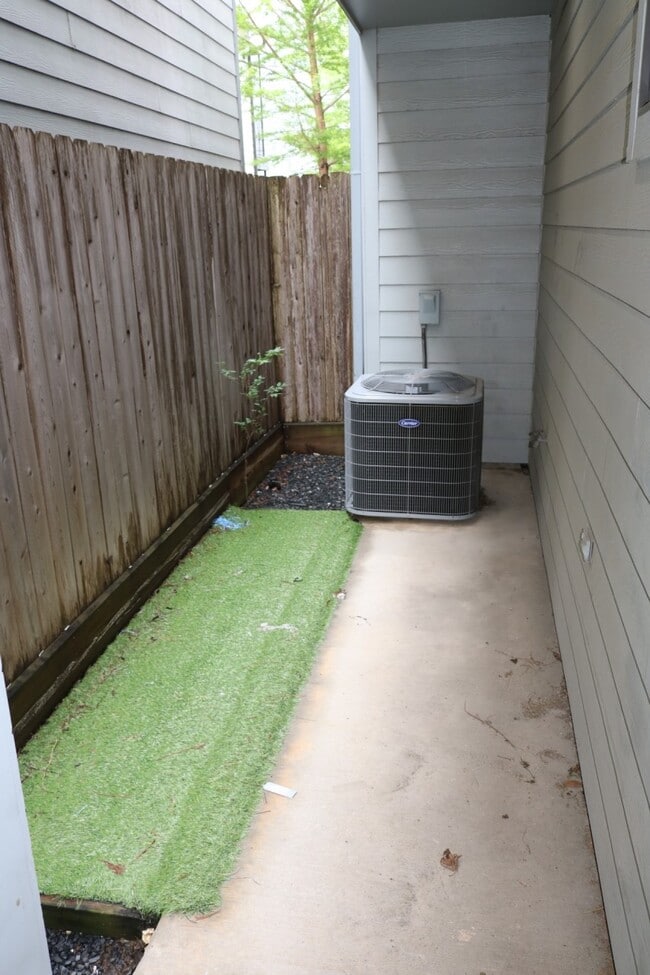 Building Photo - 2103 Hadley St