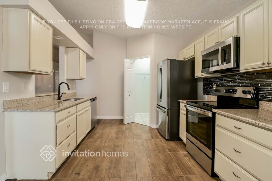 Building Photo - 4021 Fontana Pl