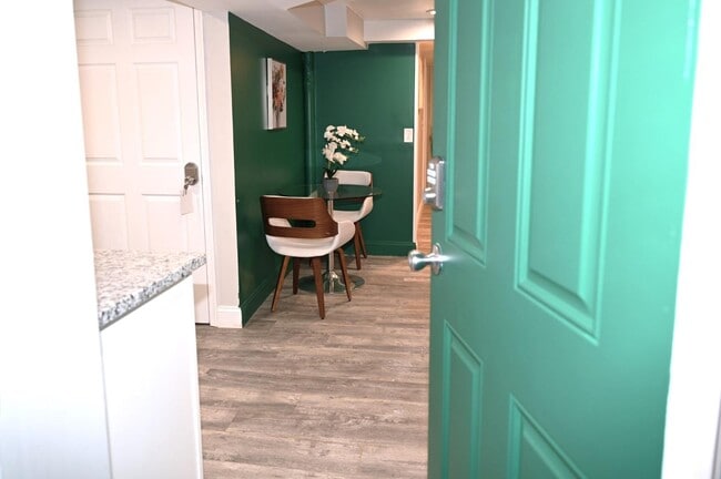 Building Photo - 1544 Oakridge Rd