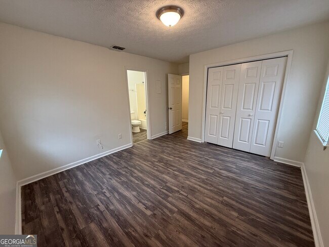 Building Photo - 111 Vintage Ct