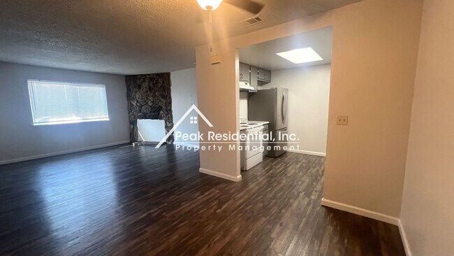 Building Photo - Charming Galt 2bd/2ba Duplex with 2 Car Ga...