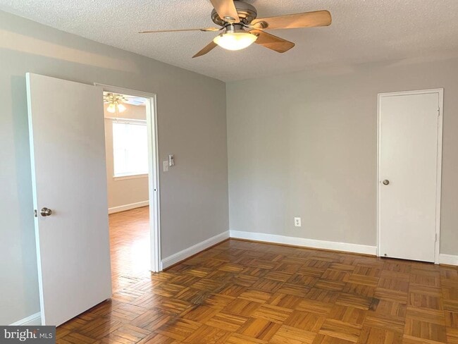 Building Photo - 1320 Fort Myer Dr