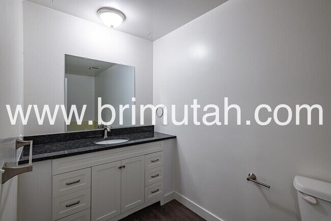 Building Photo - 1877 Osage Orange Ave S