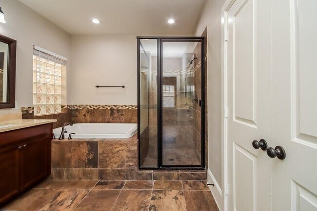 Building Photo - 8840 Ashbloom Ln