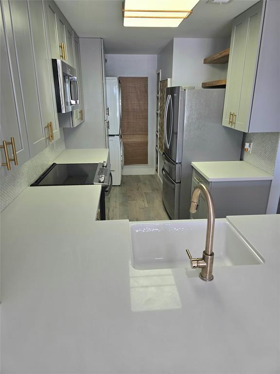 Building Photo - 7700 Seawall Blvd