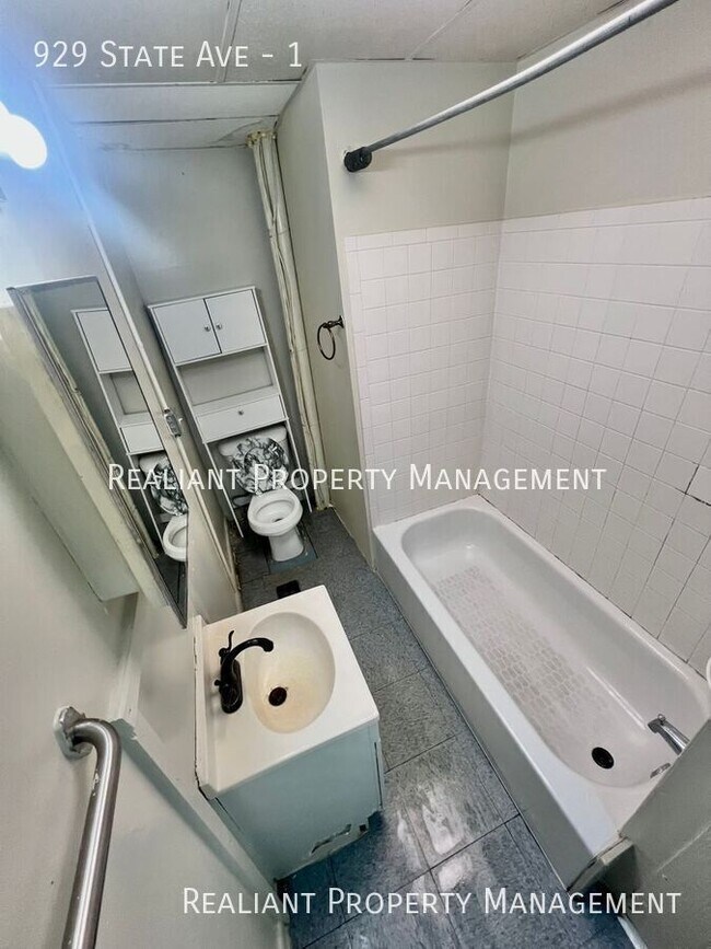 Building Photo - 929 State Ave