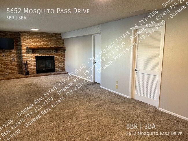 Building Photo - $500 OFF the first month of rent! Modern a...