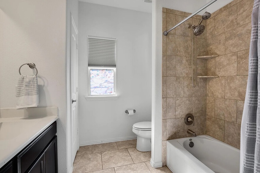 Building Photo - Room in House on Rancho Verde Dr