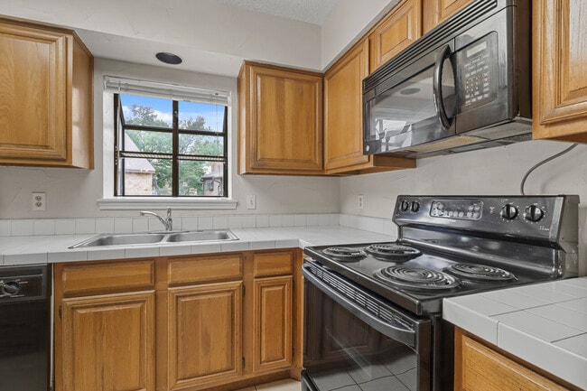 Building Photo - 15221 Berry Trail