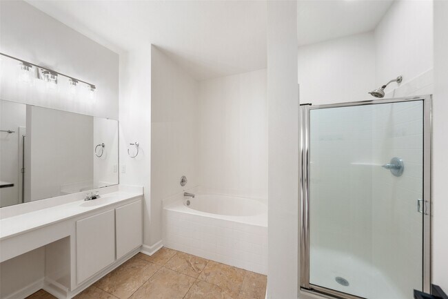 Building Photo - 923 Shirefield Ln