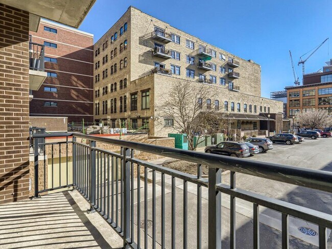 Building Photo - 401 N 2nd St