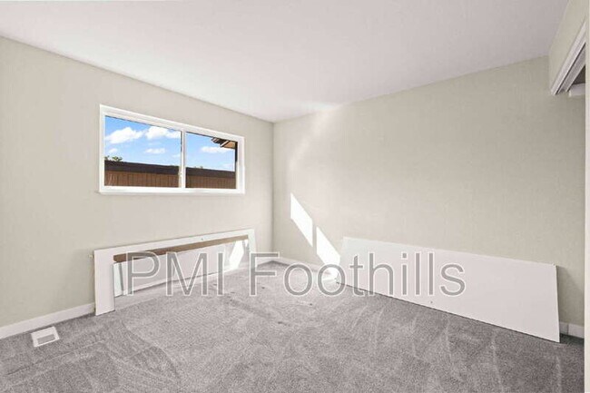 Building Photo - 206 S Holman Way