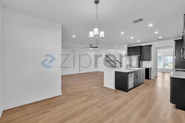 Building Photo - Unit n/a