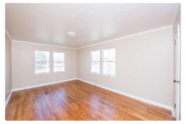 Building Photo - 307 W Olive Ave