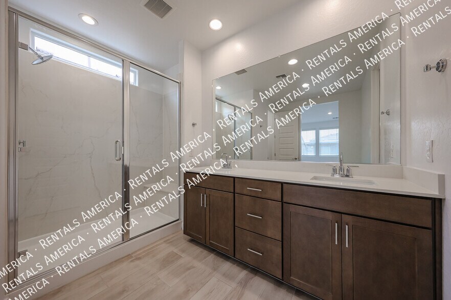 Building Photo - 10151 E Ulysses Ave