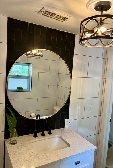 Building Photo - 736 Everett Rd