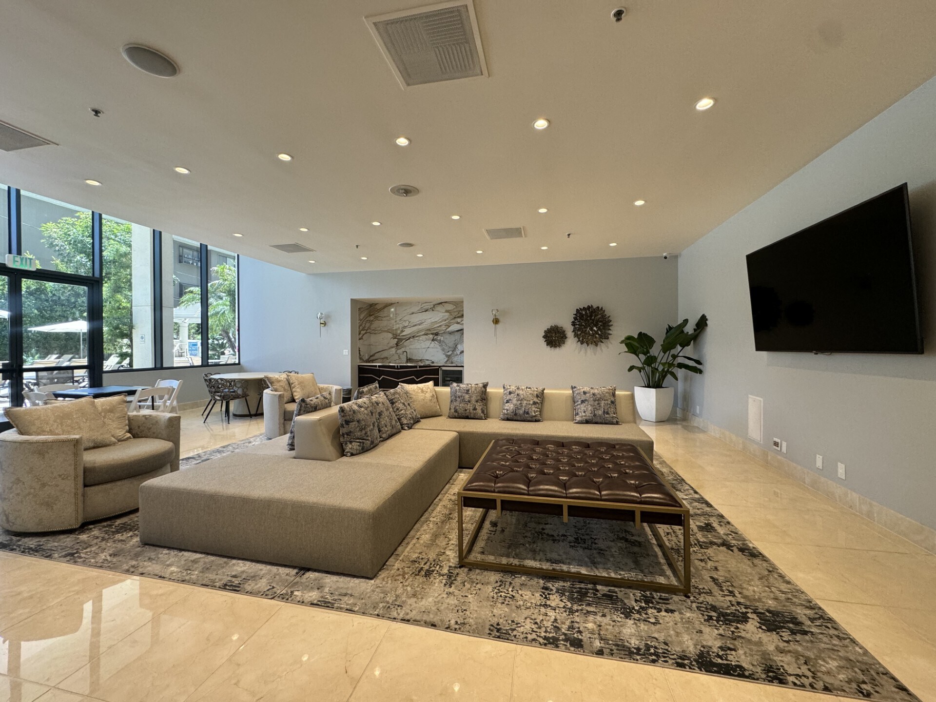 Building Photo - 10724 Wilshire Blvd