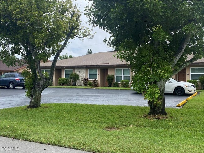 Building Photo - 4619 SE 5th Pl