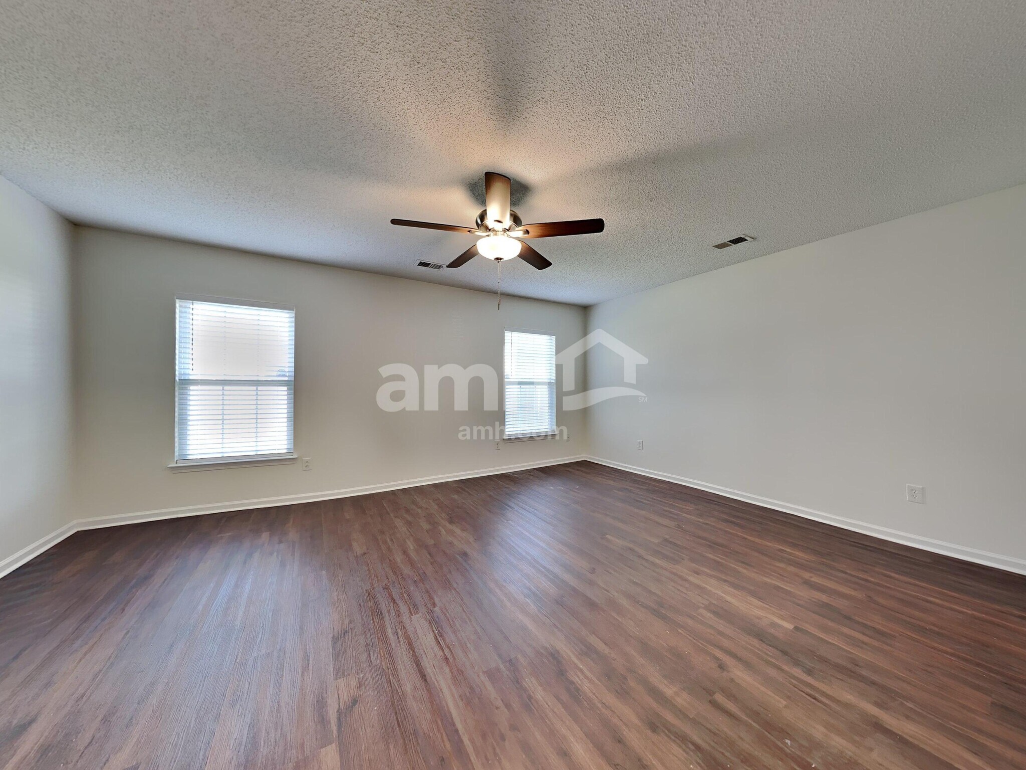 Building Photo - 3028 Crusades St