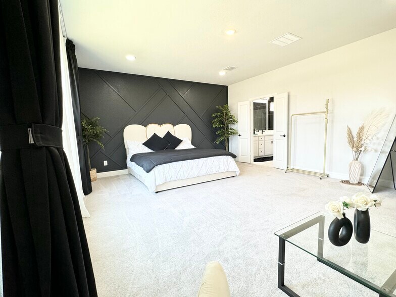 Building Photo - 2801 Riverview Rd