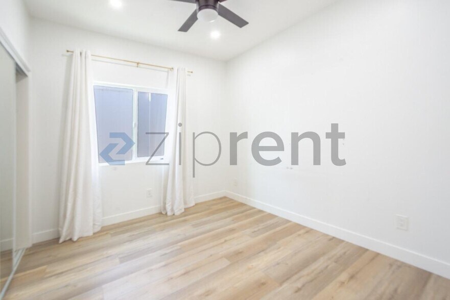 Building Photo - Unit
