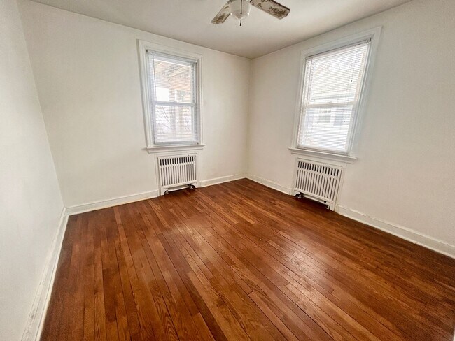 Building Photo - 126 Roselawn Ave