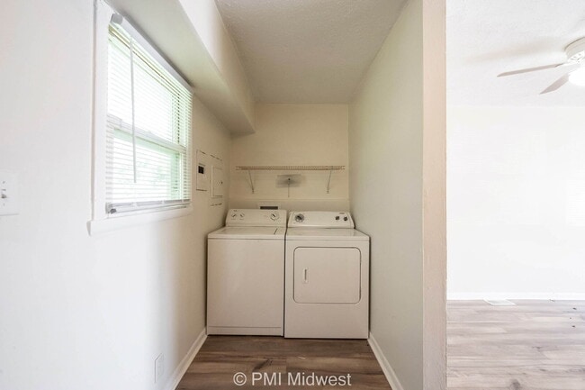 Building Photo - "Charming 2-Bed Duplex Retreat in Indianapolis - Cozy 728 Sq Ft Gem!"