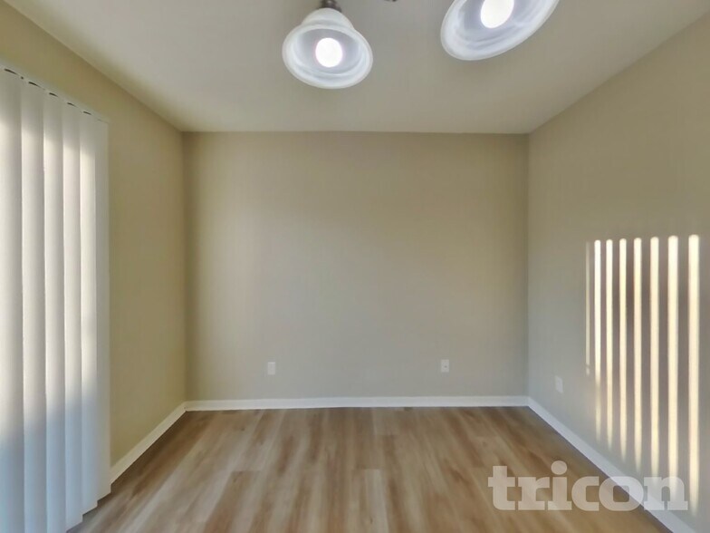 Building Photo - 1411 Blue Brook Way