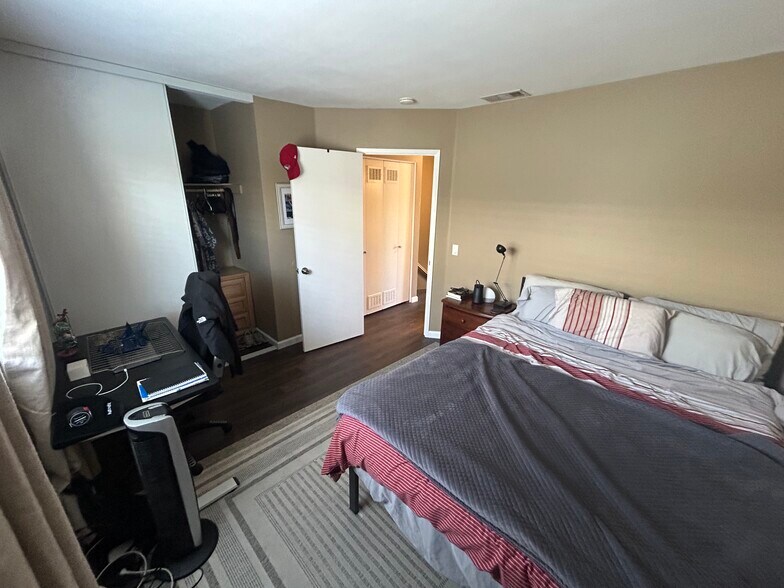 Bedroom 3 - 4517 College Way
