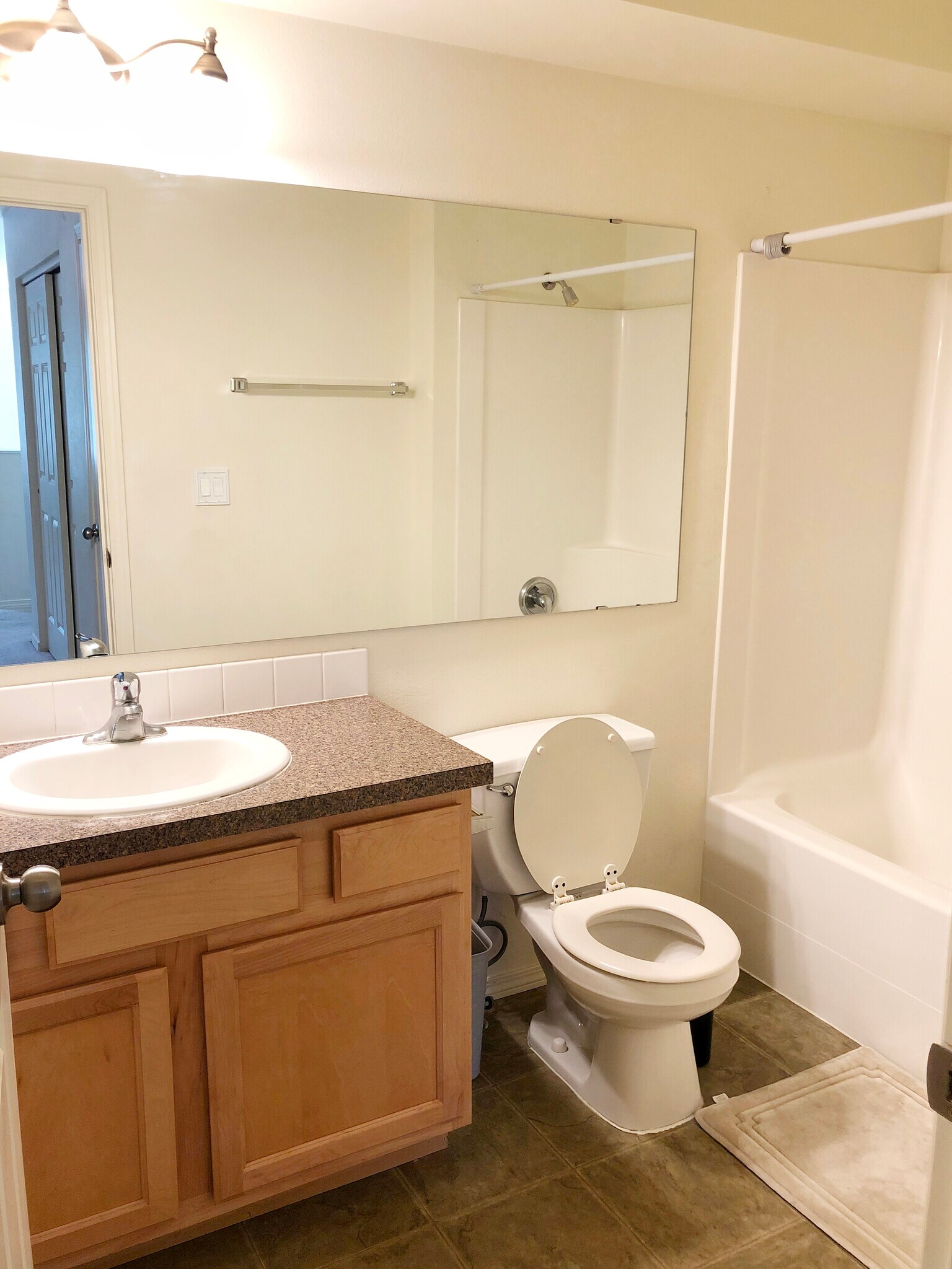 Building Photo - 423 NE Morton St