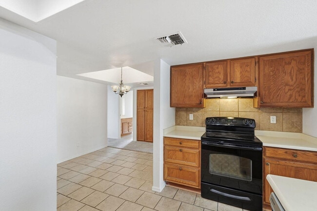 Building Photo - 2020 W Union Hills Dr