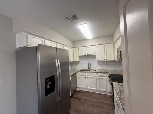 Building Photo - 6709 Duplex