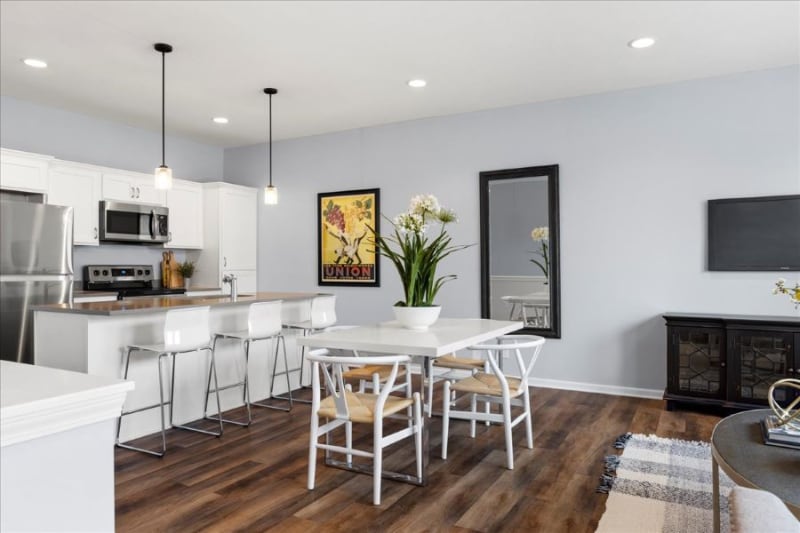 Building Photo - 731 N 74 St