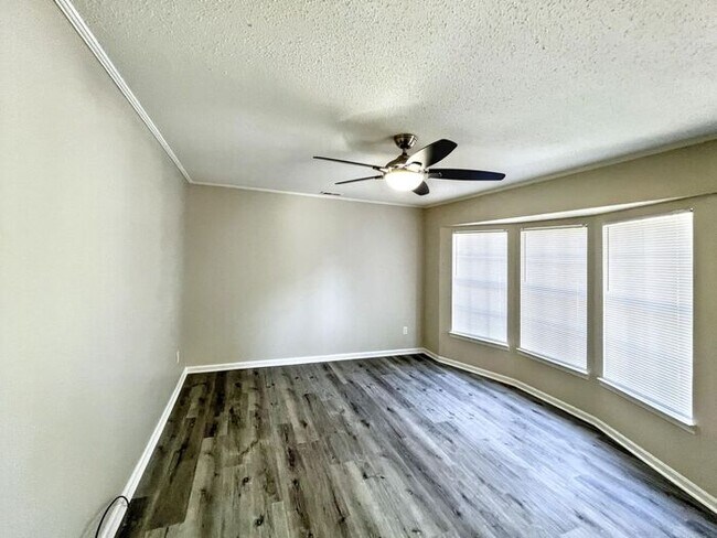 Building Photo - 5935 Shane Cir