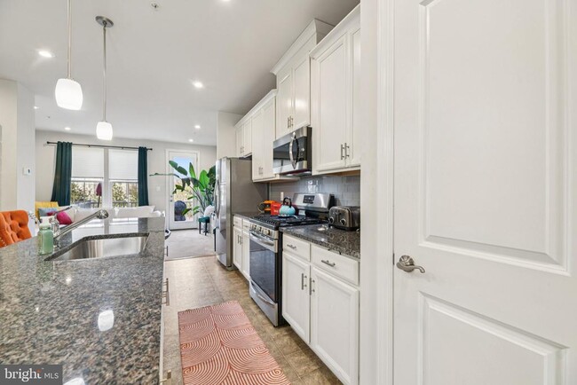 Building Photo - 251 Phoenix Dr