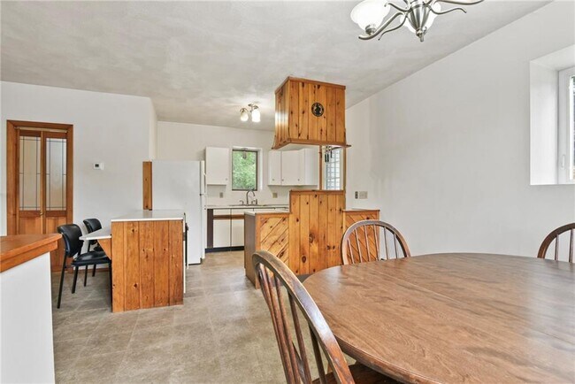 Building Photo - 28 Sandhill Dr