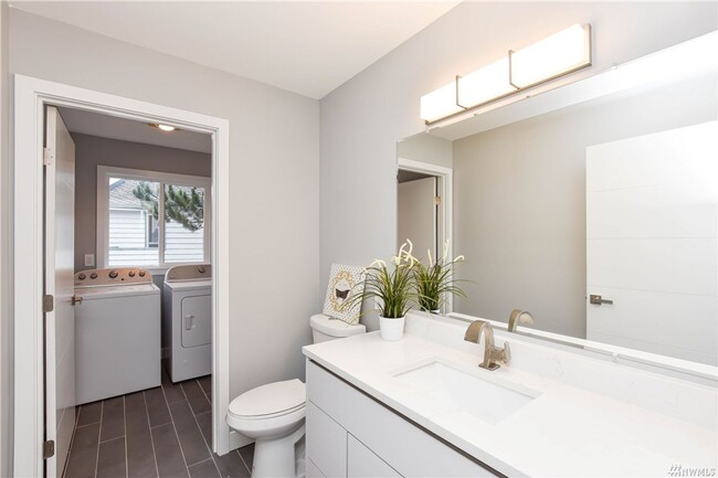 Building Photo - Remodeled Home in Mukilteo!