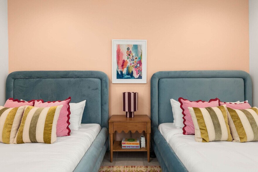 Building Photo - 1708 8th Ave S