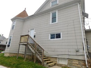 Building Photo - 302 N Western Ave