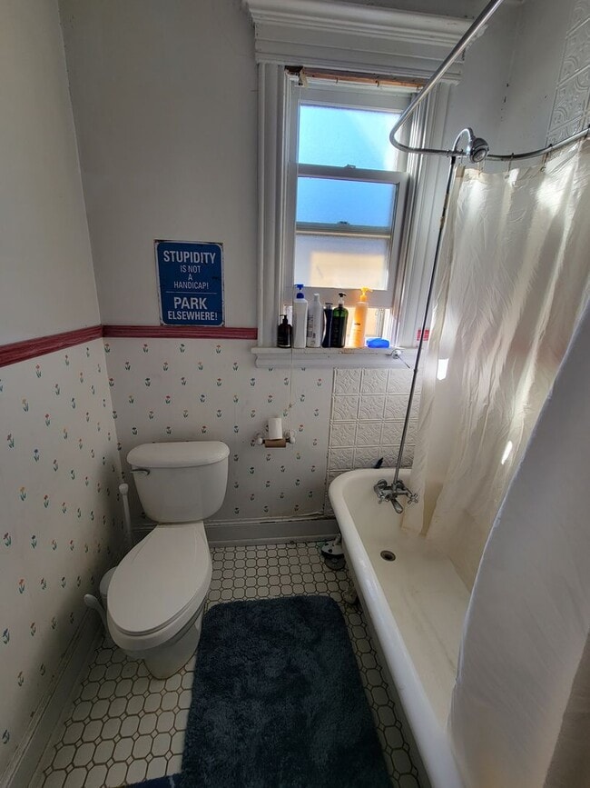 Building Photo - 2115 E 1st St